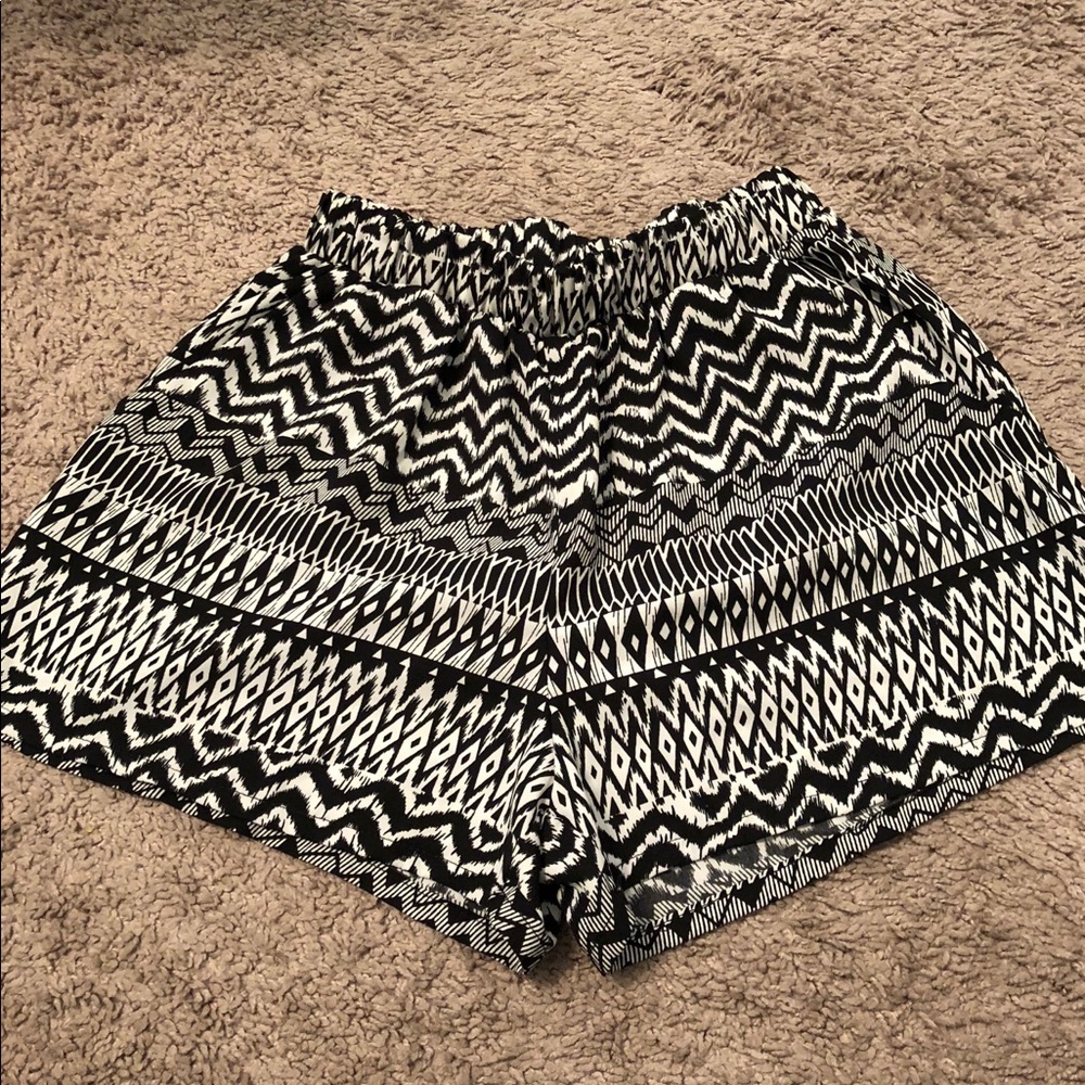Cloth black and white shorts